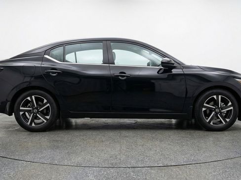Used 2025 Nissan Sentra SV FWD image 11