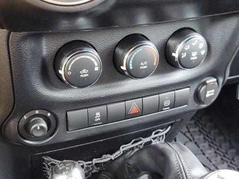 Used 2012 Jeep Wrangler Sahara AWD/4WD image 32