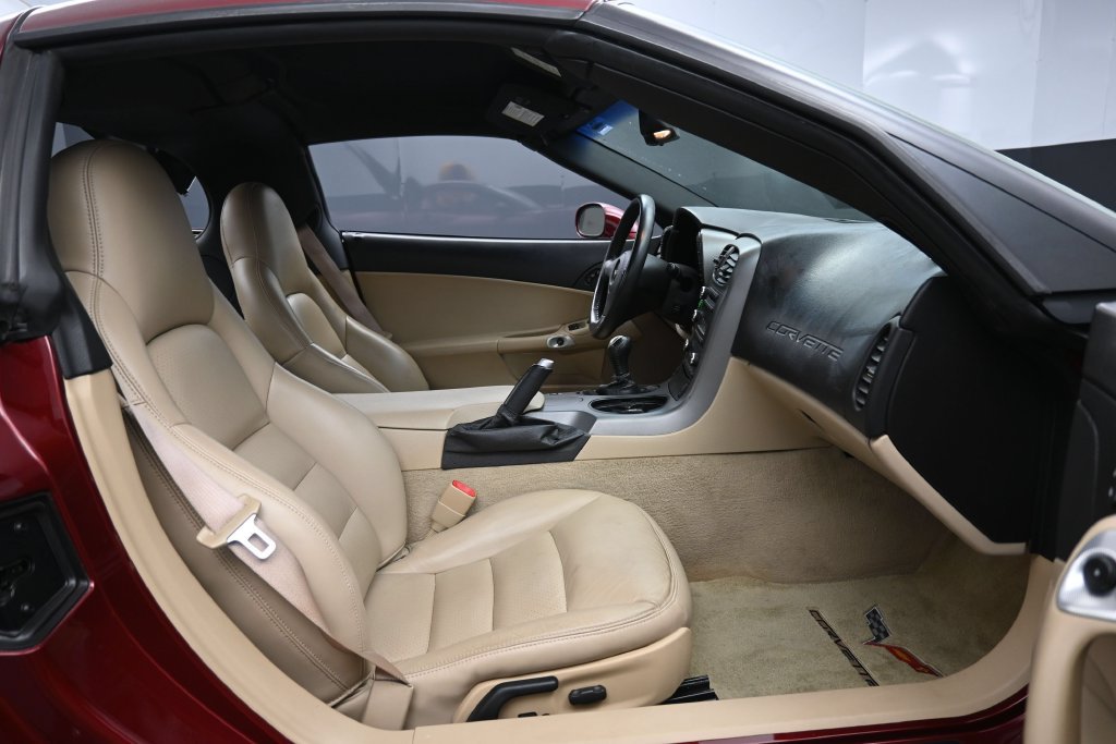 Used 2007 Chevrolet Corvette Coupe w/ Preferred Equipment Group RWD image 19