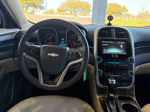 Used 2015 Chevrolet Malibu LT image 10