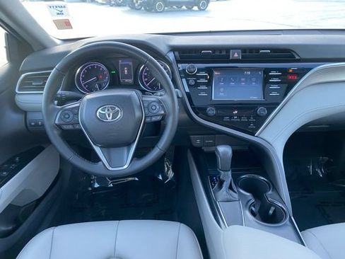 Used 2018 Toyota Camry SE w/ Moonroof Package FWD image 8