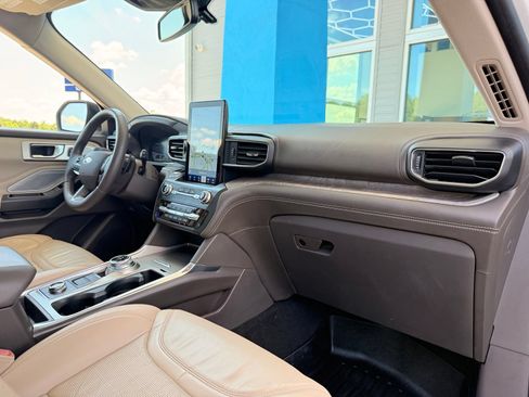 Used 2020 Ford Explorer Platinum w/ Premium Technology Package AWD/4WD image 31