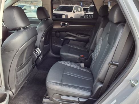 Used 2023 Kia Sorento SX Prestige image 11