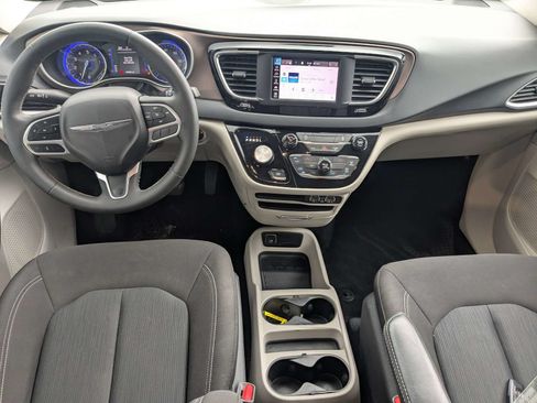 Used 2023 Chrysler Voyager LX FWD image 15