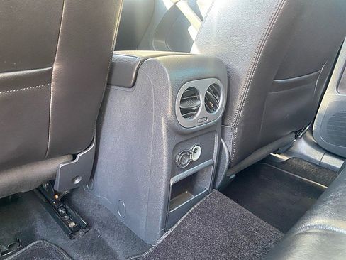 Used 2017 Volkswagen Tiguan Sport image 9