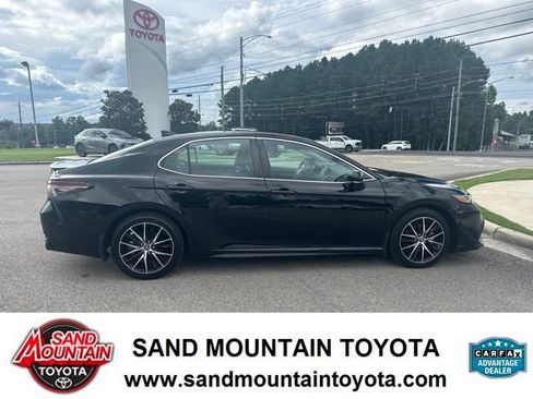 Used 2023 Toyota Camry SE FWD image 2