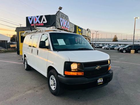 Used 2013 Chevrolet Express 2500 image 3