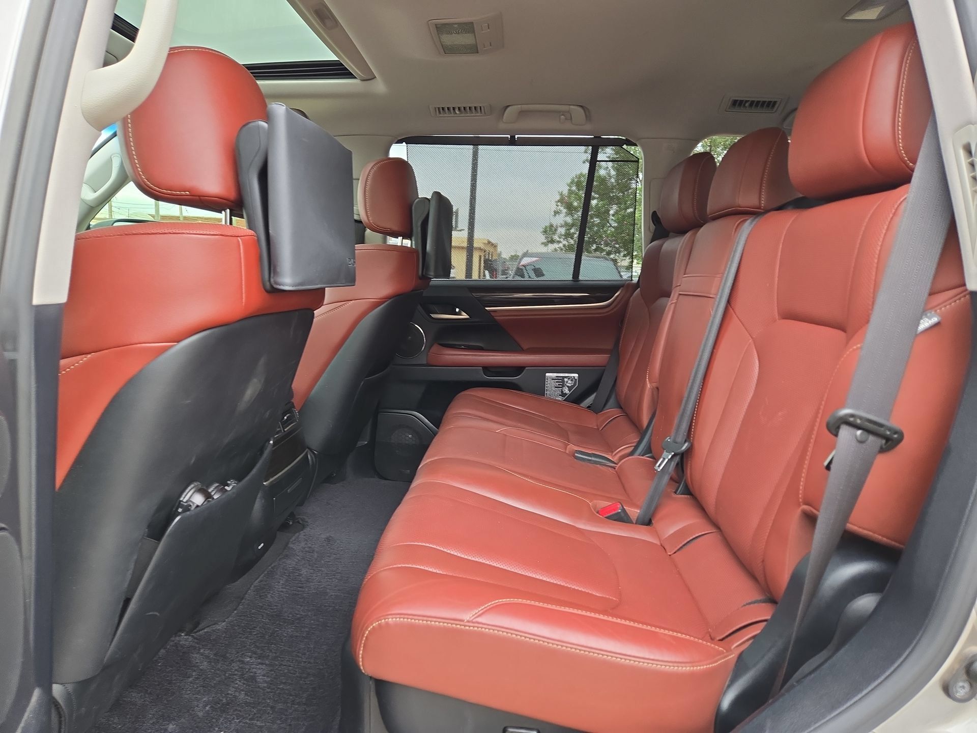 Used 2019 Lexus LX 570 4WD w/ Luxury Package image 13
