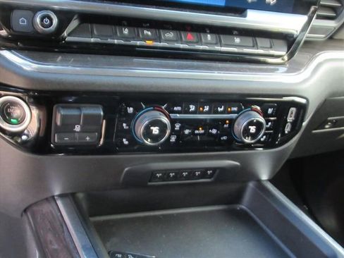 Used 2024 Chevrolet Silverado 2500 LTZ w/ LTZ Convenience Package image 26