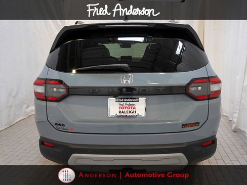 Used 2024 Honda Pilot TrailSport image 5
