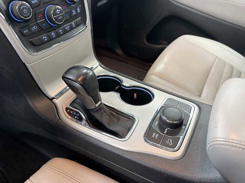 Used 2018 Jeep Grand Cherokee Limited image 21