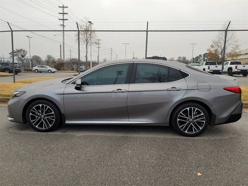 Used 2025 Toyota Camry XLE image 4