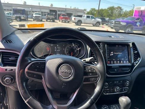 Certified 2019 Jeep Cherokee Limited AWD/4WD image 6