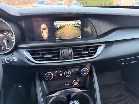 Used 2019 Alfa Romeo Stelvio AWD image 32