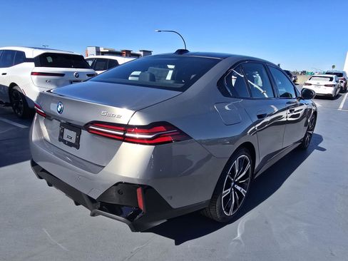 New 2026 BMW 550e xDrive w/ Premium Package image 3