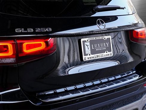 Used 2021 Mercedes-Benz GLB 250 GLB 250 image 8