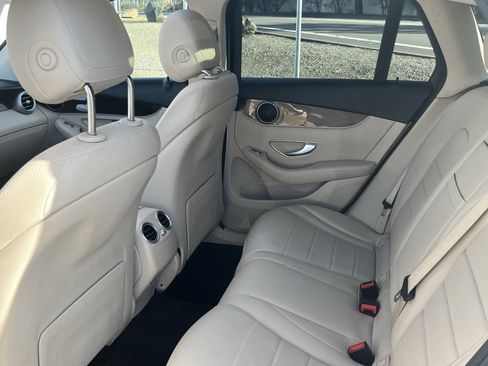 Used 2020 Mercedes-Benz GLC 300 4MATIC image 13