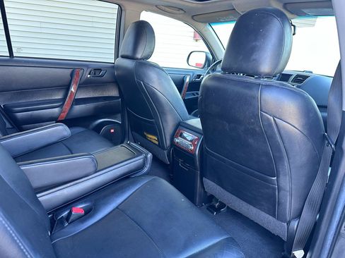 Used 2013 Toyota Highlander Limited FWD image 28