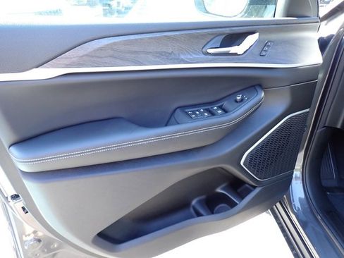 New 2025 Jeep Grand Cherokee L Limited image 16