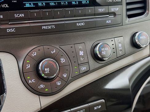 Used 2012 Toyota Sienna LE w/ Towing Pkg FWD image 15