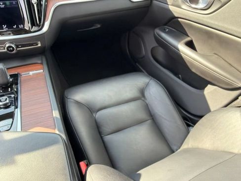 Used 2022 Volvo S60 B5 Momentum AWD/4WD image 28