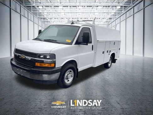 Used 2022 Chevrolet Express 3500 w/ Power Convenience Package RWD image 4