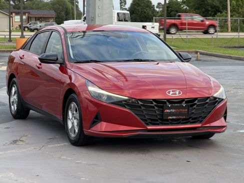 Used 2021 Hyundai Elantra SE FWD image 3