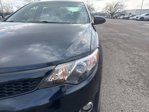 Used 2014 Toyota Camry SE image 18