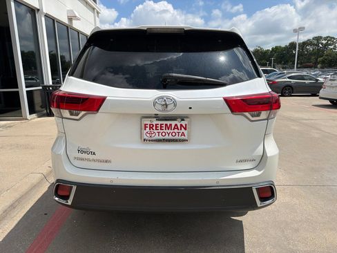 Used 2017 Toyota Highlander Limited FWD image 9