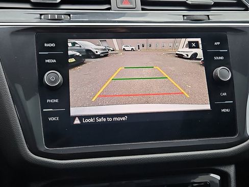 Certified 2022 Volkswagen Tiguan SE R-Line image 21