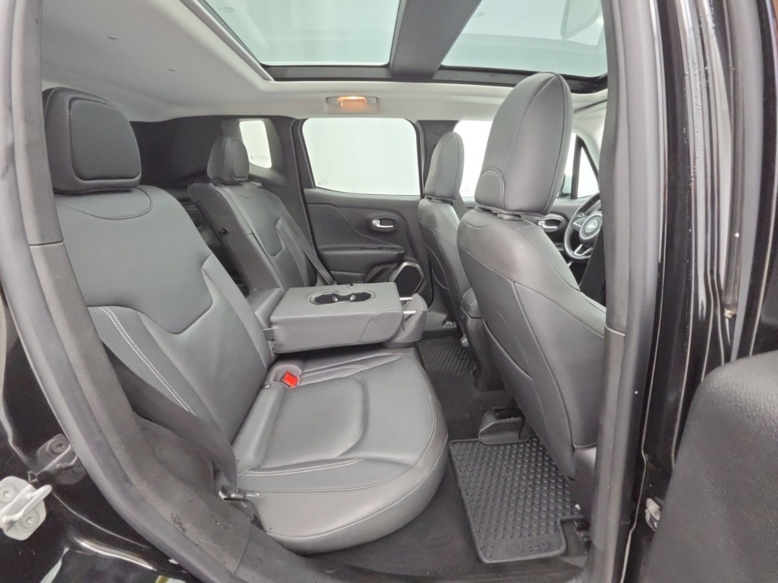 Certified 2018 Jeep Renegade Limited w/ UConnect 8.4 Nav Group AWD/4WD image 39