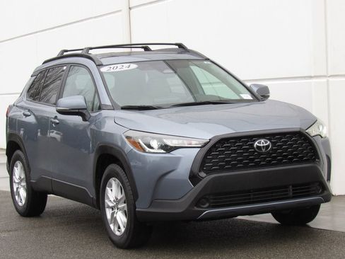 Certified 2024 Toyota Corolla Cross LE w/ Moonroof Package image 2
