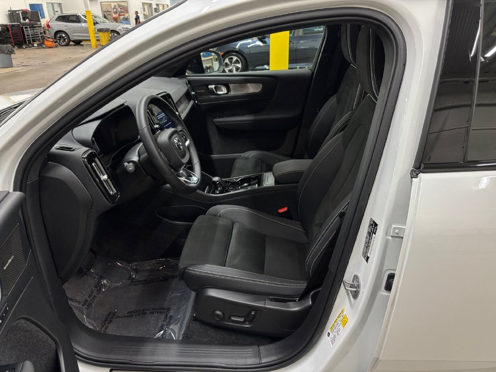 Certified 2023 Volvo C40 P8 Recharge Ultimate AWD/4WD image 10
