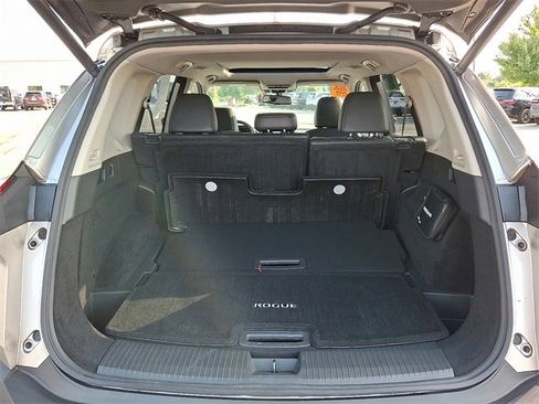 Used 2021 Nissan Rogue SL w/ Premium Package image 38