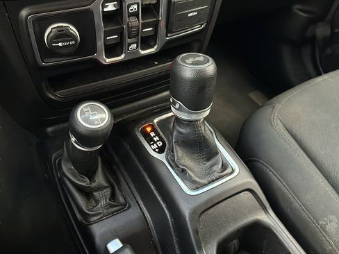 Used 2020 Jeep Wrangler Unlimited Sport S AWD/4WD image 23