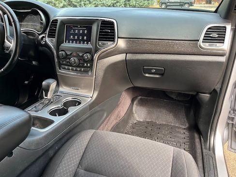 Used 2018 Jeep Grand Cherokee Laredo image 41