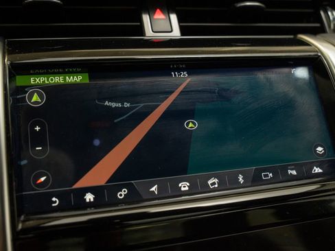 Used 2020 Land Rover Discovery Sport SE R-Dynamic image 16