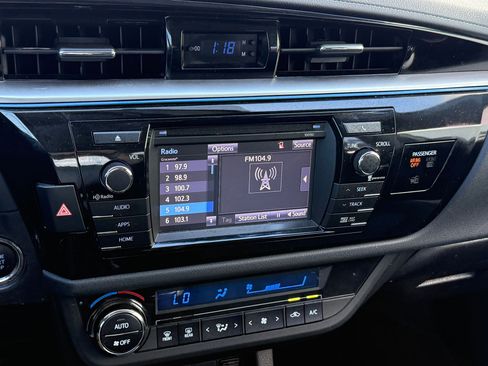 Used 2014 Toyota Corolla S Premium image 26