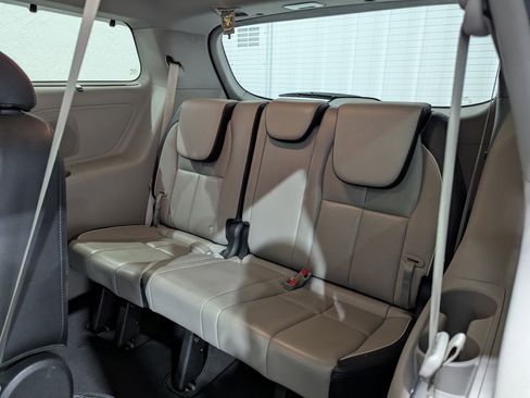 Used 2020 Kia Sedona EX image 12