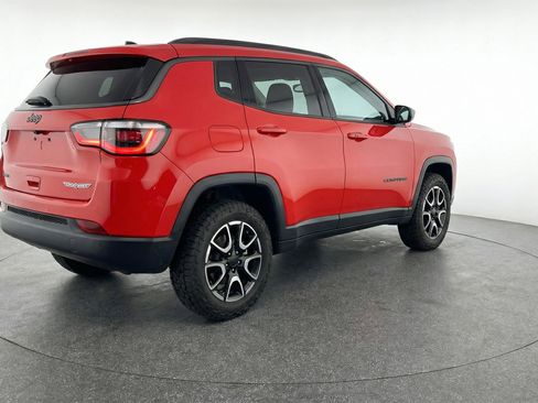 Used 2025 Jeep Compass Trailhawk AWD/4WD image 9