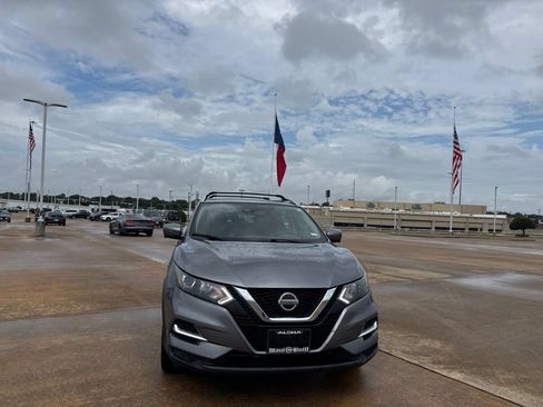 Used 2022 Nissan Rogue Sport SL FWD image 4