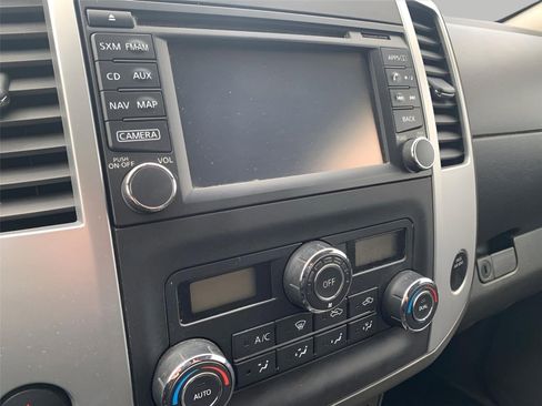 Used 2018 Nissan Frontier PRO-4X AWD/4WD image 11