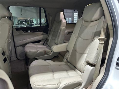 Used 2016 Cadillac Escalade Luxury AWD/4WD image 50