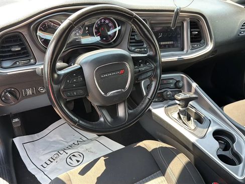 Used 2022 Dodge Challenger SXT RWD image 26