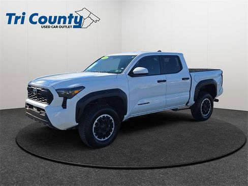 Used 2024 Toyota Tacoma TRD Off-Road image 3