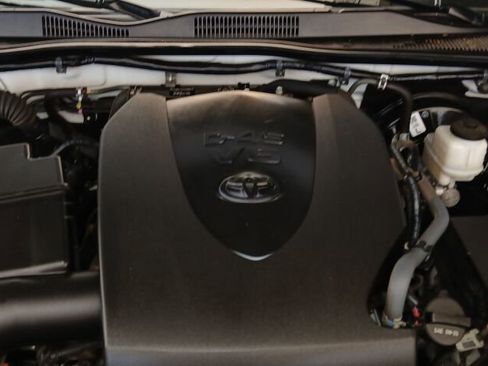 Used 2020 Toyota Tacoma SR image 21