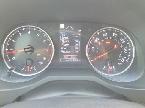 Used 2020 Toyota RAV4 XLE Premium FWD image 23