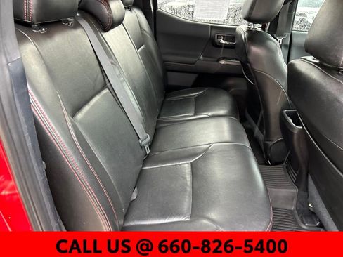 Used 2016 Toyota Tacoma TRD Sport AWD/4WD image 10