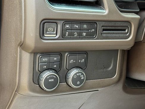 Used 2022 Chevrolet Suburban Z71 w/ Luxury Package image 29