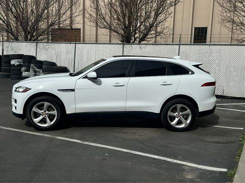 Used 2019 Jaguar F-PACE image 4